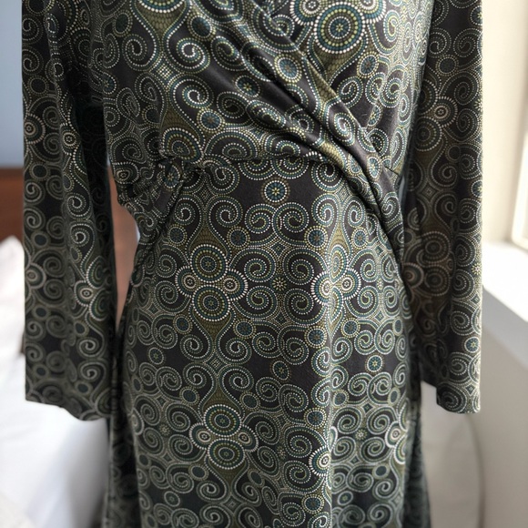 Prana Black & Green Patterned Long Sleeve Wrap Style V-Neck 3/4 Sleeve Dress - Picture 9 of 16